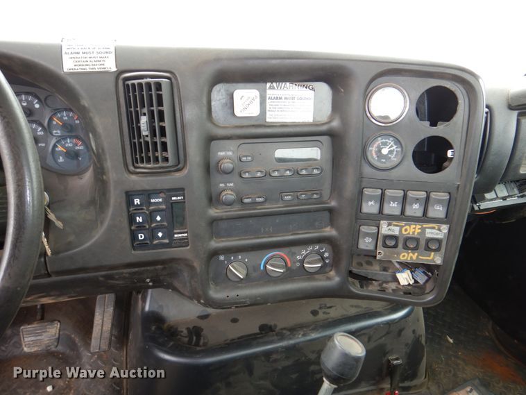 image for item DN7267 2009 GMC C7500  hook lift truck