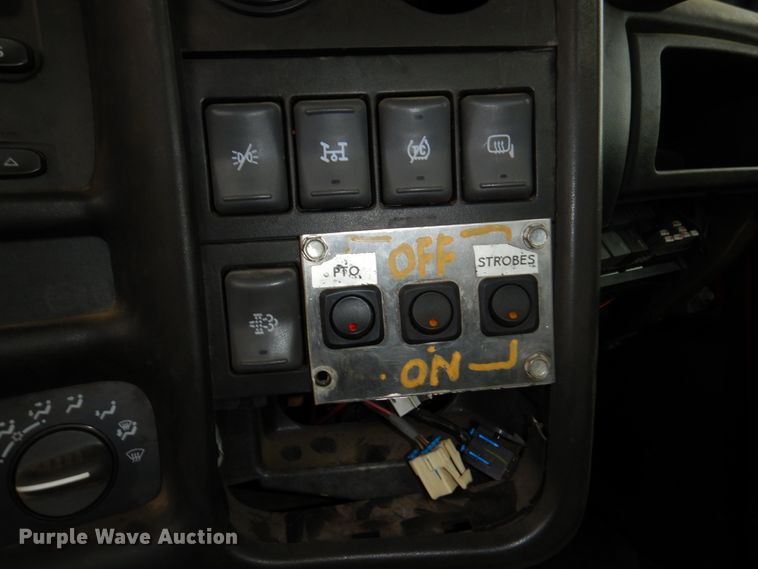 image for item DN7267 2009 GMC C7500  hook lift truck