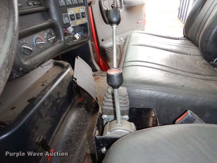 image for item DN7267 2009 GMC C7500  hook lift truck