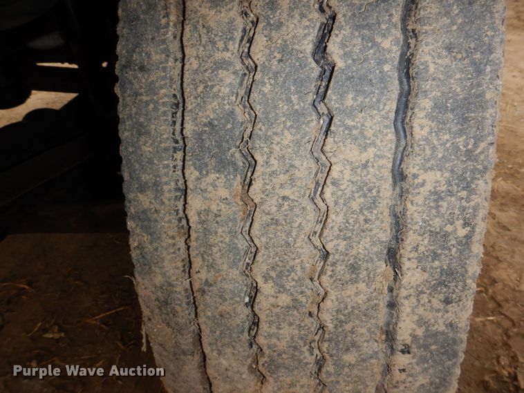 image for item DN7267 2009 GMC C7500  hook lift truck