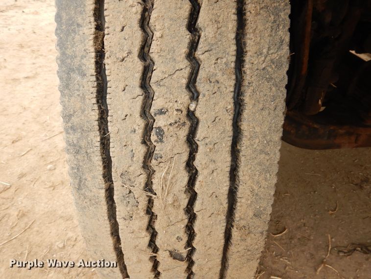 image for item DN7267 2009 GMC C7500  hook lift truck