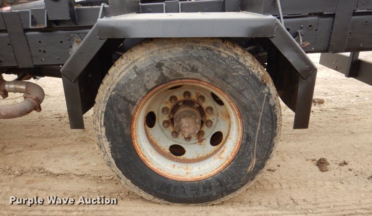 image for item DN7267 2009 GMC C7500  hook lift truck