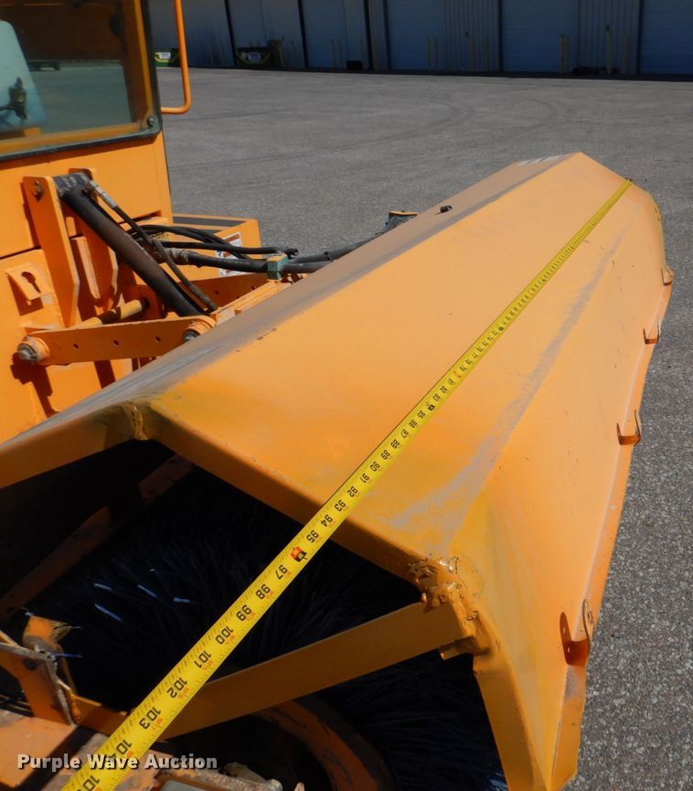 image for item DN7268 LeeBoy Rosco SweepPro A930  broom