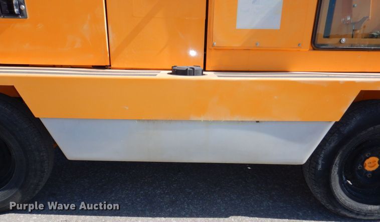 image for item DN7268 LeeBoy Rosco SweepPro A930  broom