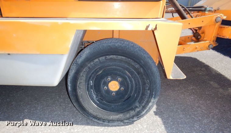 image for item DN7268 LeeBoy Rosco SweepPro A930  broom