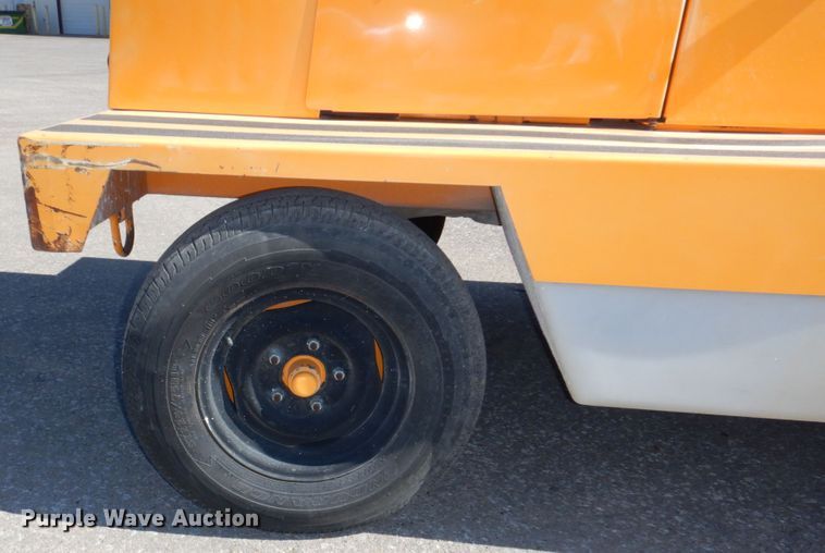 image for item DN7268 LeeBoy Rosco SweepPro A930  broom