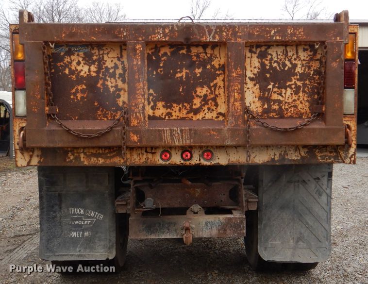 image for item DN7279 1999 Chevrolet C8500  dump truck