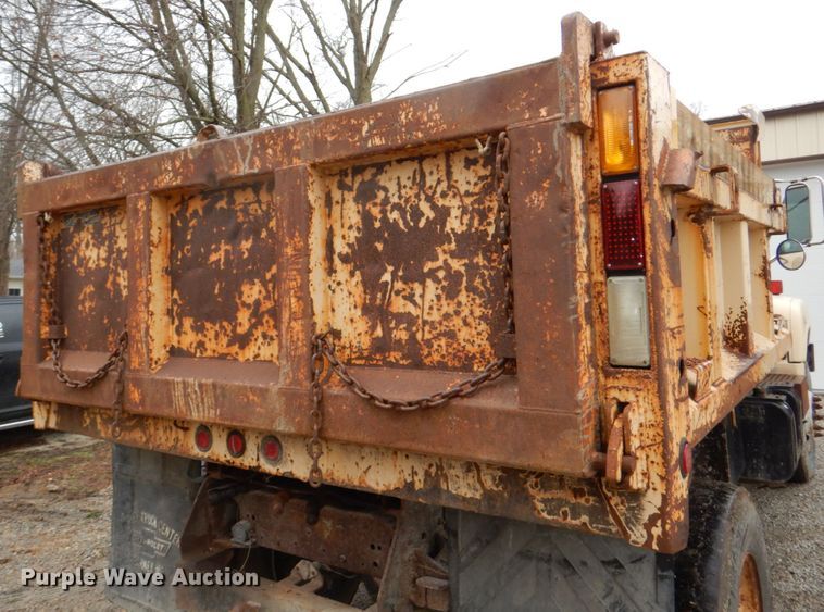 image for item DN7279 1999 Chevrolet C8500  dump truck