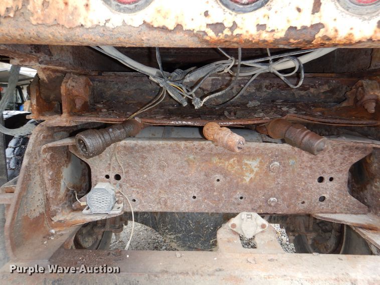 image for item DN7279 1999 Chevrolet C8500  dump truck