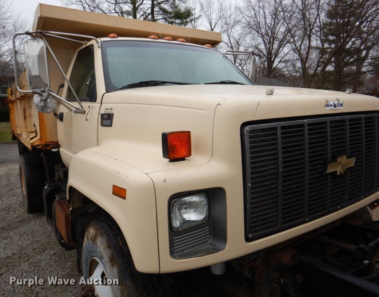 image for item DN7279 1999 Chevrolet C8500  dump truck
