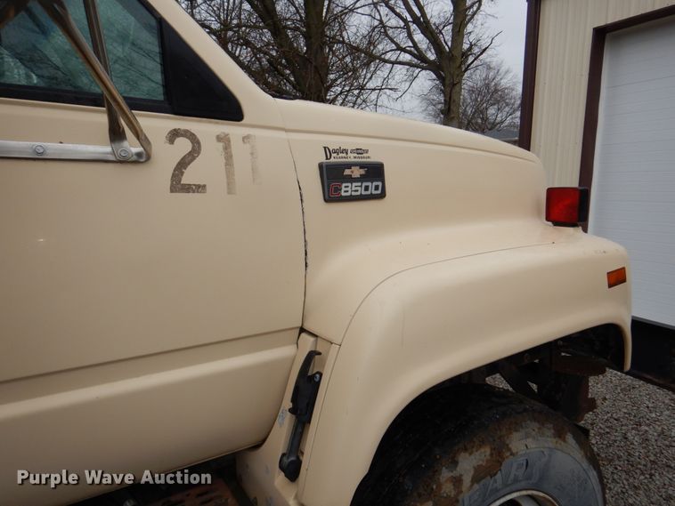 image for item DN7279 1999 Chevrolet C8500  dump truck