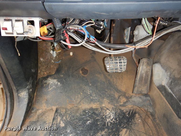 image for item DN7279 1999 Chevrolet C8500  dump truck