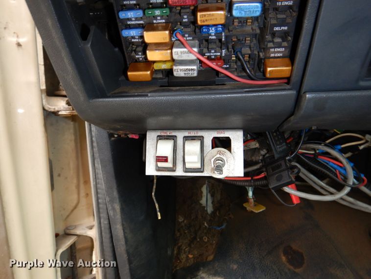 image for item DN7279 1999 Chevrolet C8500  dump truck