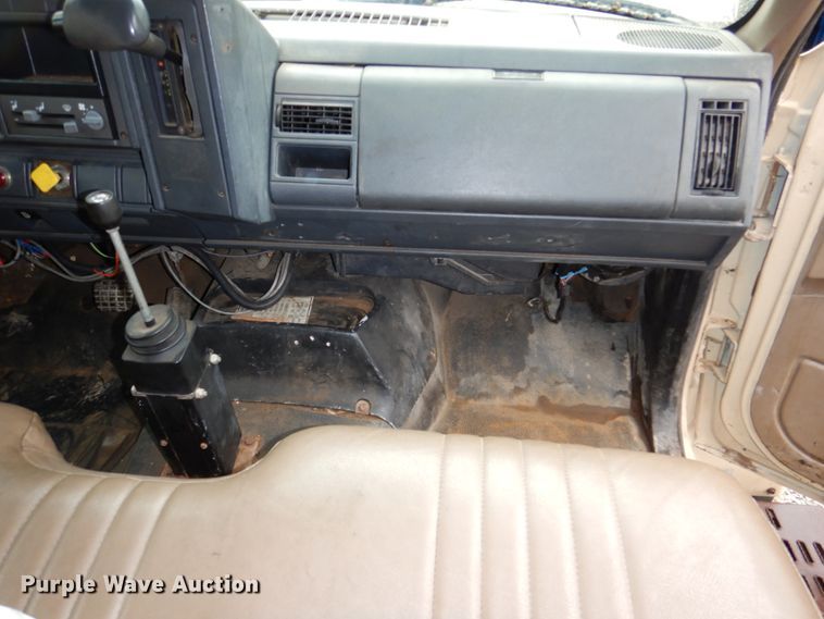 image for item DN7279 1999 Chevrolet C8500  dump truck