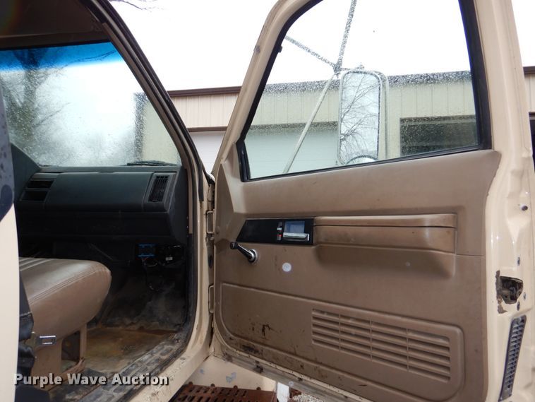 image for item DN7279 1999 Chevrolet C8500  dump truck