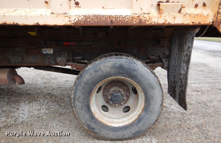 image for item DN7279 1999 Chevrolet C8500  dump truck