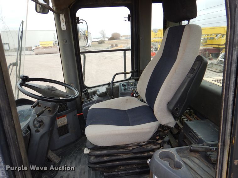 image for item DN7302 2004 Komatsu WA380-5  wheel loader