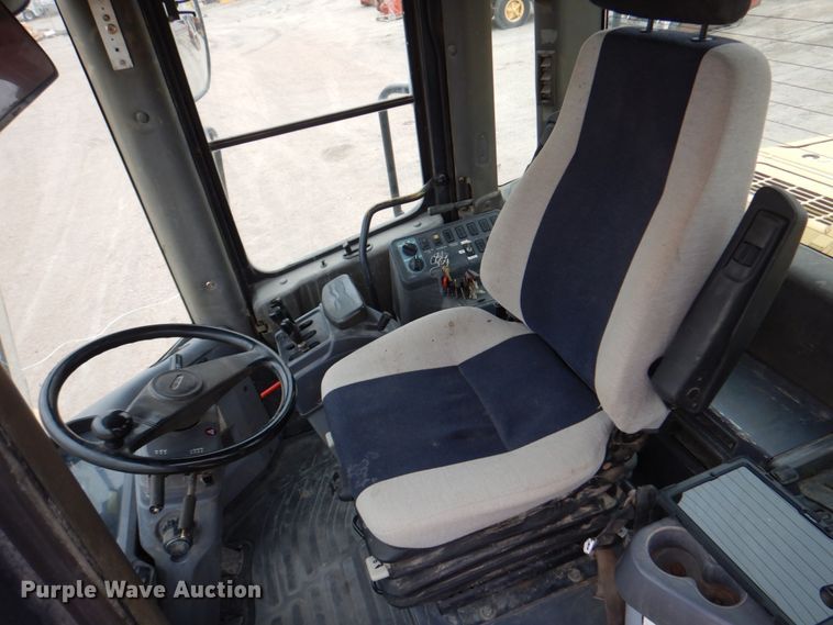 image for item DN7302 2004 Komatsu WA380-5  wheel loader