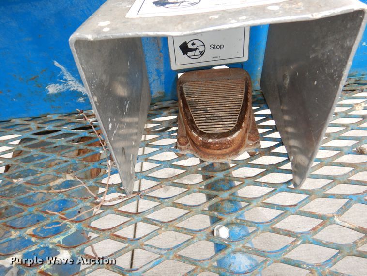 image for item DN7305 2009 Genie Z135  boom lift