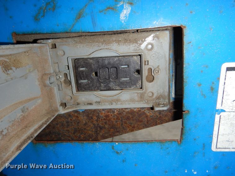 image for item DN7305 2009 Genie Z135  boom lift