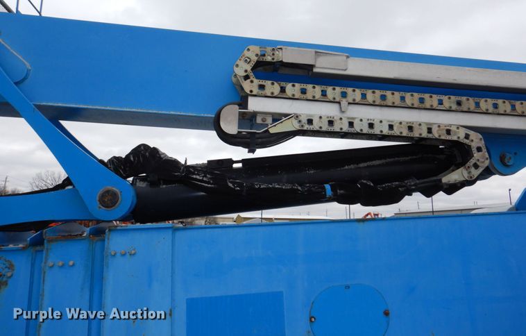 image for item DN7305 2009 Genie Z135  boom lift