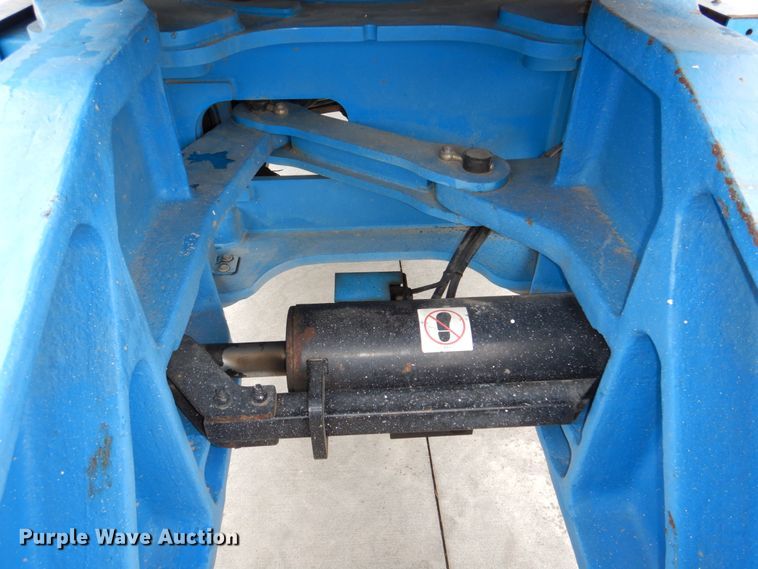 image for item DN7305 2009 Genie Z135  boom lift