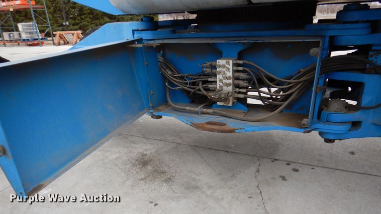image for item DN7305 2009 Genie Z135  boom lift