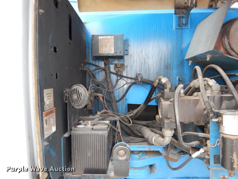 image for item DN7305 2009 Genie Z135  boom lift