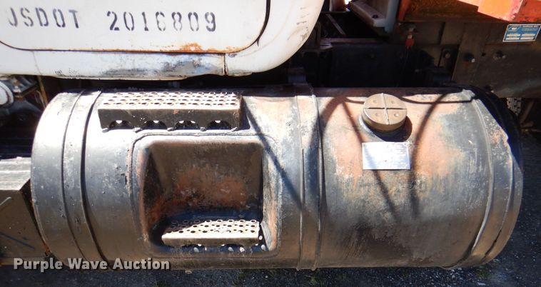 image for item DP3918 1988 Mack Econodyne R688ST  dump truck