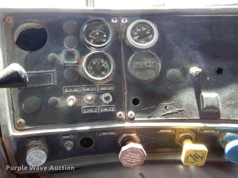 image for item DP3918 1988 Mack Econodyne R688ST  dump truck