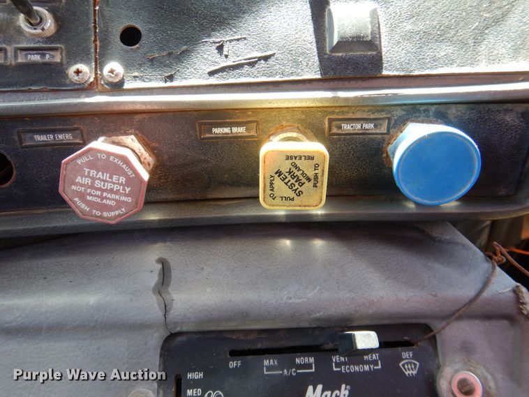 image for item DP3918 1988 Mack Econodyne R688ST  dump truck