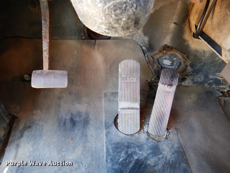 image for item DP3918 1988 Mack Econodyne R688ST  dump truck