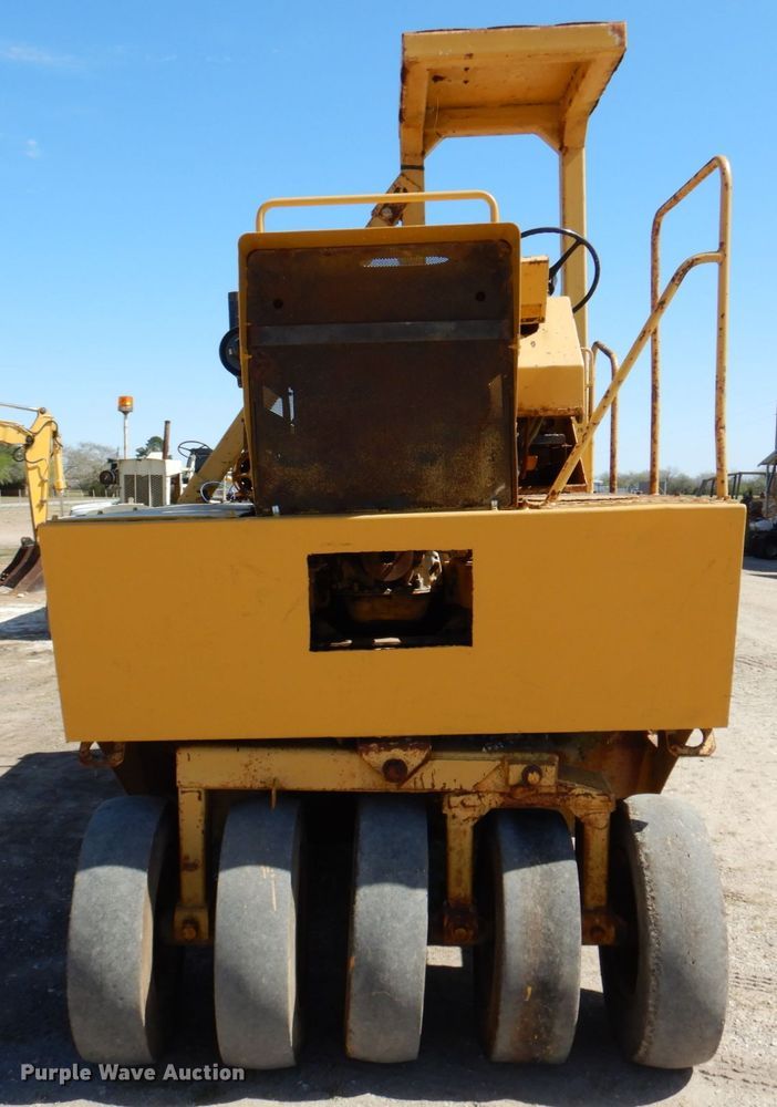 image for item DP3921 1987 Caterpillar PS-180  pneumatic roller