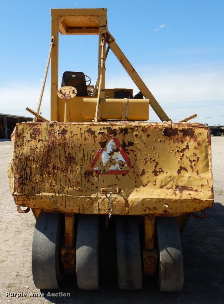 image for item DP3921 1987 Caterpillar PS-180  pneumatic roller