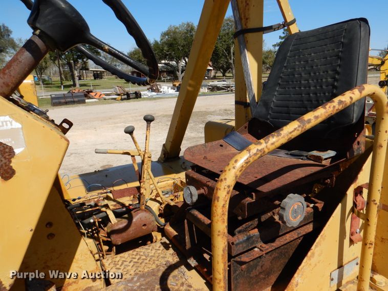 image for item DP3921 1987 Caterpillar PS-180  pneumatic roller