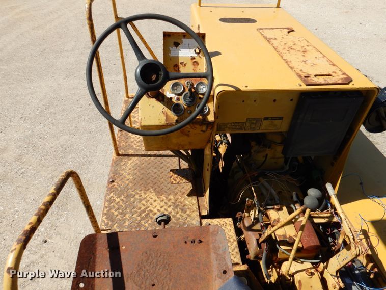 image for item DP3921 1987 Caterpillar PS-180  pneumatic roller