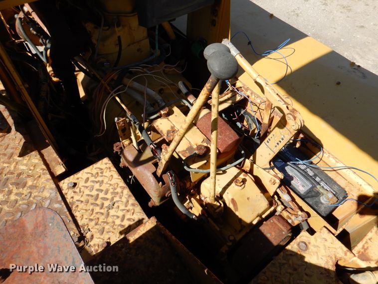 image for item DP3921 1987 Caterpillar PS-180  pneumatic roller