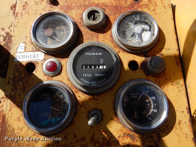 image for item DP3921 1987 Caterpillar PS-180  pneumatic roller