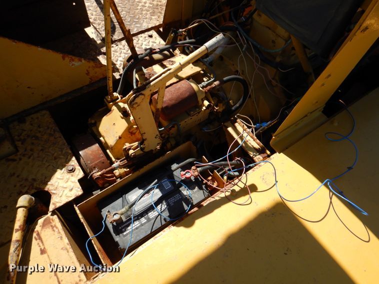 image for item DP3921 1987 Caterpillar PS-180  pneumatic roller