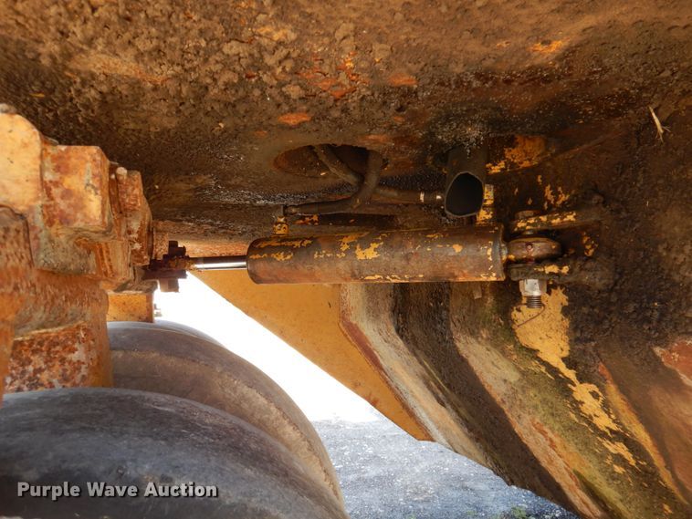 image for item DP3921 1987 Caterpillar PS-180  pneumatic roller