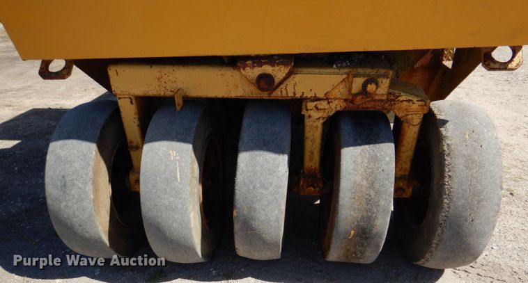 image for item DP3921 1987 Caterpillar PS-180  pneumatic roller
