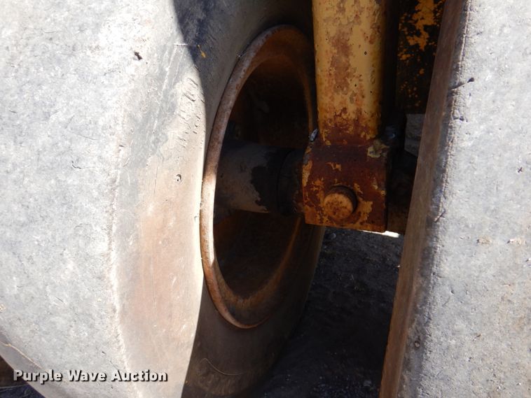 image for item DP3921 1987 Caterpillar PS-180  pneumatic roller