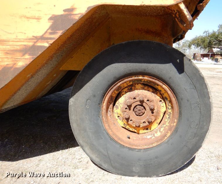 image for item DP3921 1987 Caterpillar PS-180  pneumatic roller