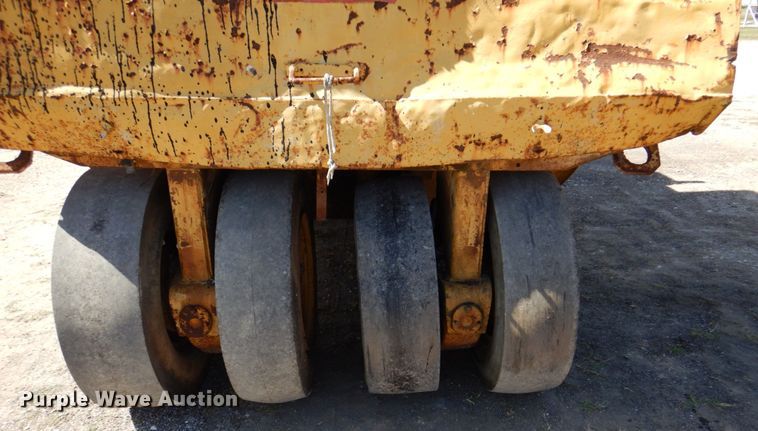 image for item DP3921 1987 Caterpillar PS-180  pneumatic roller