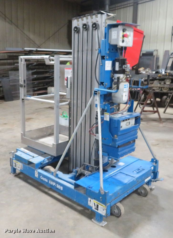 image for item FB9779 2004 Genie IWP-30S  vertical lift