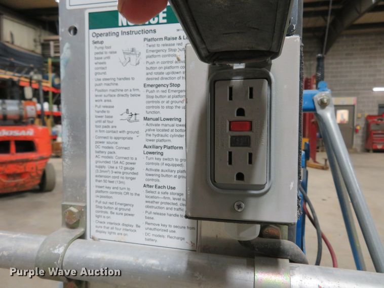 image for item FB9779 2004 Genie IWP-30S  vertical lift