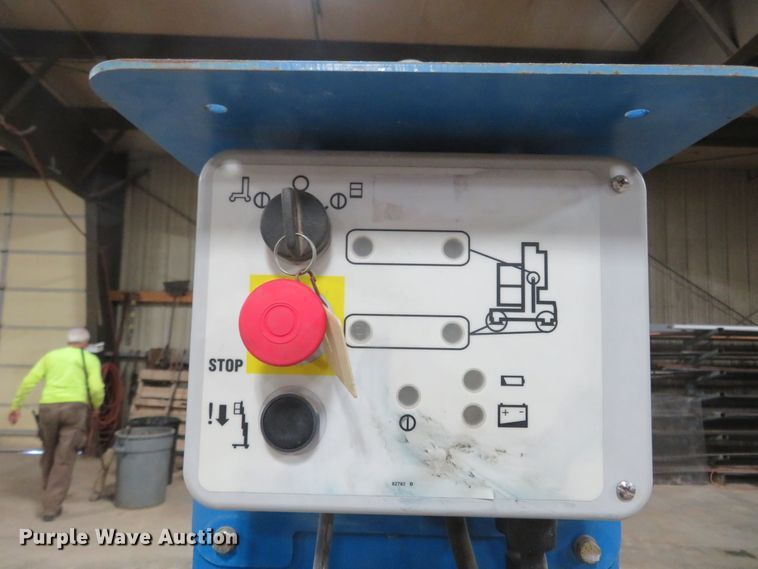 image for item FB9779 2004 Genie IWP-30S  vertical lift