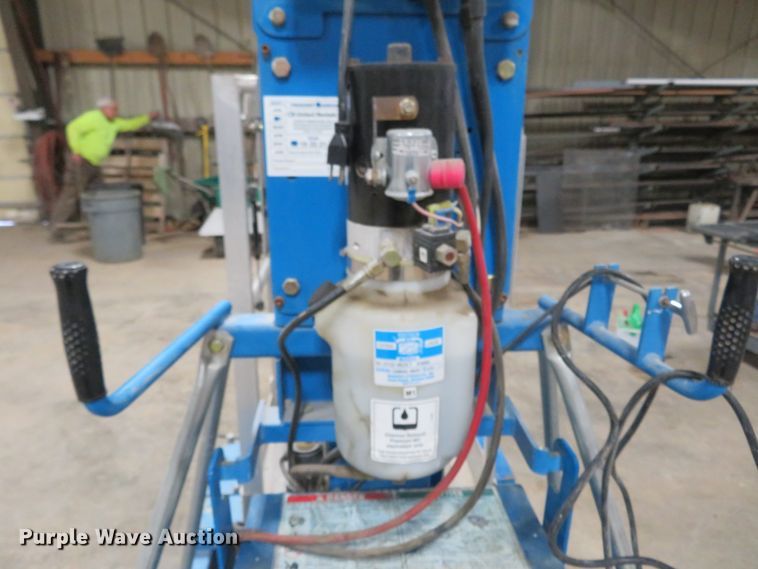 image for item FB9779 2004 Genie IWP-30S  vertical lift