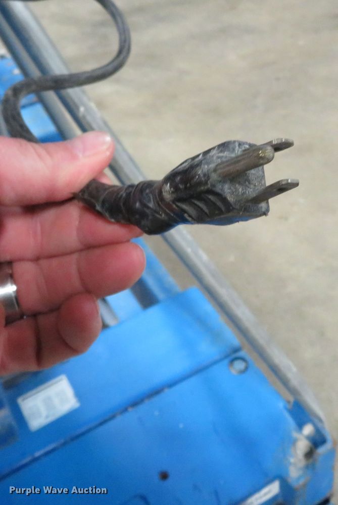 image for item FB9779 2004 Genie IWP-30S  vertical lift