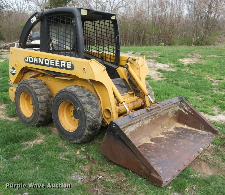 image for item FB9781 1999 John Deere 250  skid steer loader